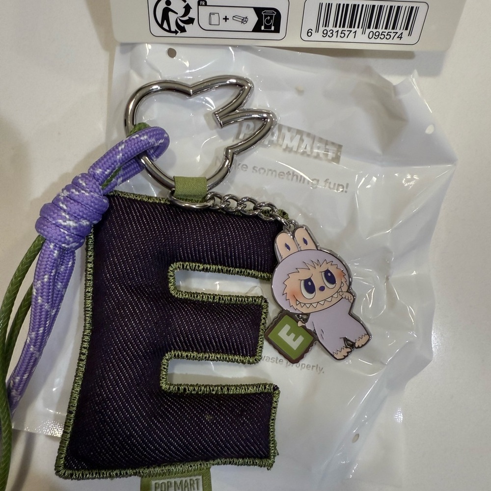 POPMART Labubu pin for love letter E